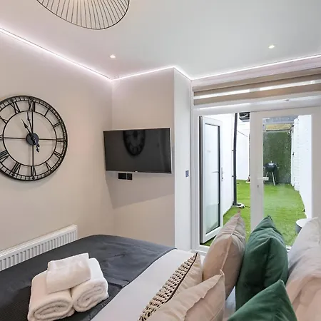 Stunning London Flat With Jacuzzi Bath Apartment Exterior photo